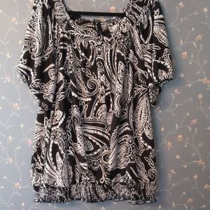 Avenue size 30/32 Slinky Top Black White Paisley